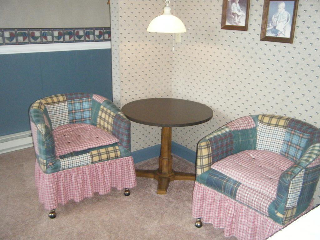 Boardwalk Inn Saint Ignace Room photo